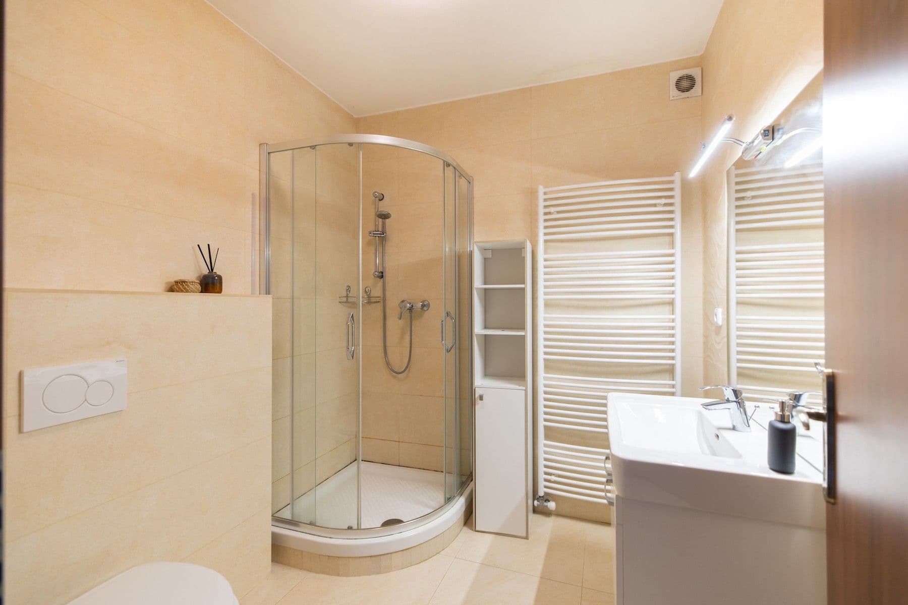 Prodej domu 249 m², pozemek 1.050 m², Minerální, Praha, Praha Prodej domu 249 m², pozemek 1.050 m², Minerální, Praha, Praha