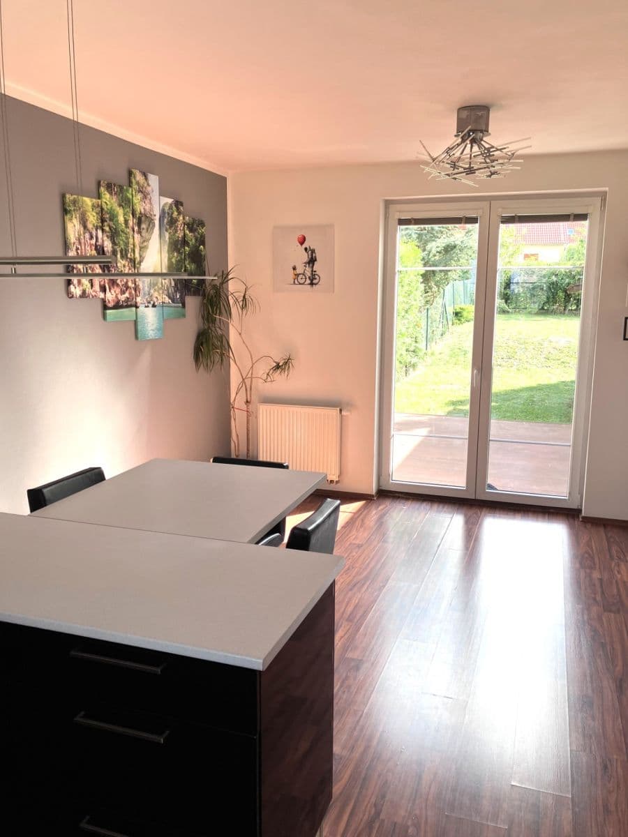 Pronájem bytu 3+kk 70 m², Tisová, Holubice, Středočeský kraj Pronájem bytu 3+kk 70 m², Tisová, Holubice, Středočeský kraj
