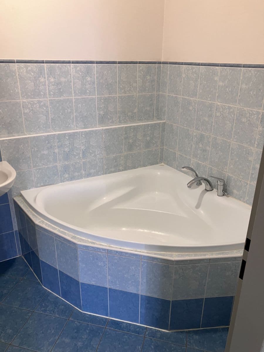 Pronájem bytu 3+kk 70 m², Tisová, Holubice, Středočeský kraj Pronájem bytu 3+kk 70 m², Tisová, Holubice, Středočeský kraj