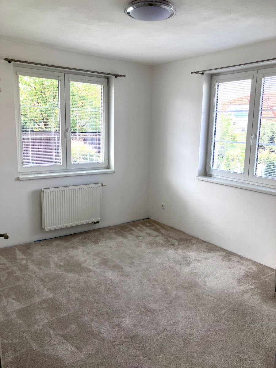 Pronájem bytu 3+kk 70 m², Tisová, Holubice, Středočeský kraj Pronájem bytu 3+kk 70 m², Tisová, Holubice, Středočeský kraj