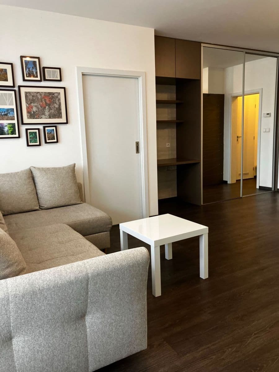 Pronájem bytu 2+kk 46 m², Nezvalova, Olomouc, Olomoucký kraj Pronájem bytu 2+kk 46 m², Nezvalova, Olomouc, Olomoucký kraj