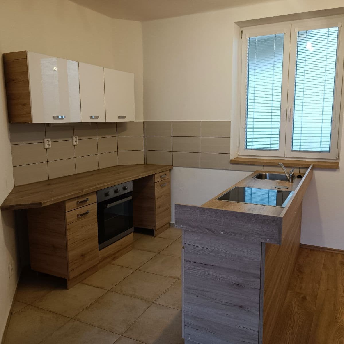 Pronájem bytu 3+kk 78 m², náměstí T. G. Masaryka, Sedlčany, Středočeský kraj Pronájem bytu 3+kk 78 m², náměstí T. G. Masaryka, Sedlčany, Středočeský kraj
