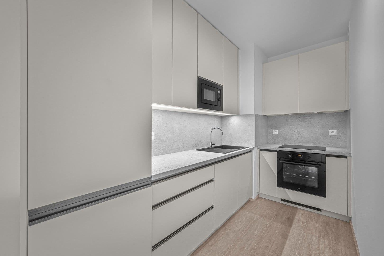 Pronájem bytu 2+kk 60 m², Poděbradská, Praha, Praha Pronájem bytu 2+kk 60 m², Poděbradská, Praha, Praha