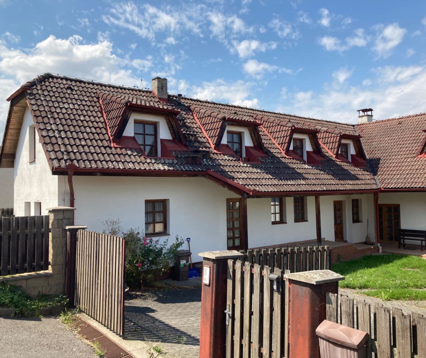 Pronájem bytu 4+1 152 m², Zlatá, Středočeský kraj Pronájem bytu 4+1 152 m², Zlatá, Středočeský kraj