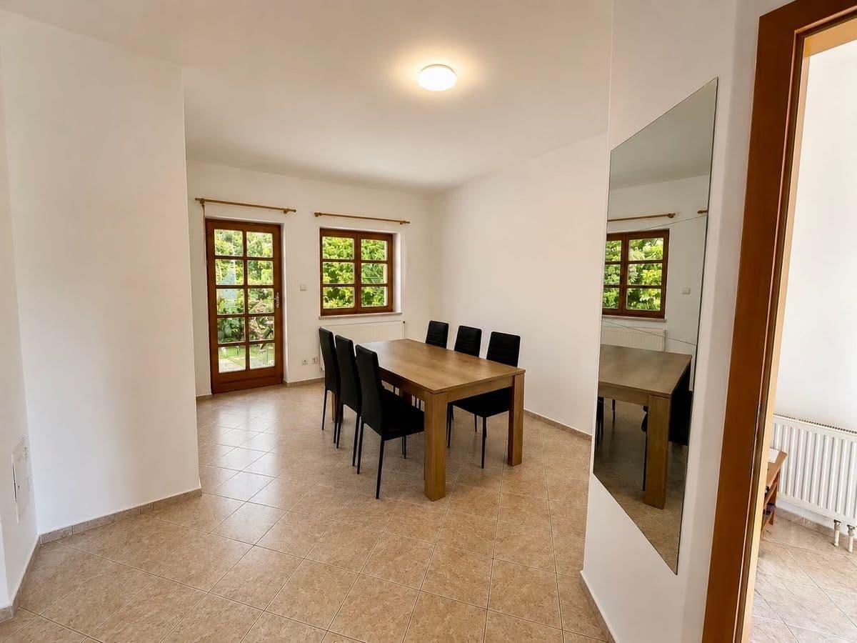 Pronájem bytu 4+1 152 m², Zlatá, Středočeský kraj Pronájem bytu 4+1 152 m², Zlatá, Středočeský kraj