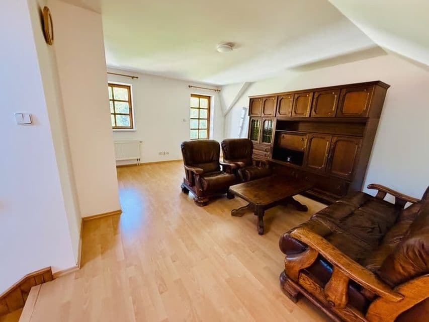 Pronájem bytu 4+1 152 m², Zlatá, Středočeský kraj Pronájem bytu 4+1 152 m², Zlatá, Středočeský kraj
