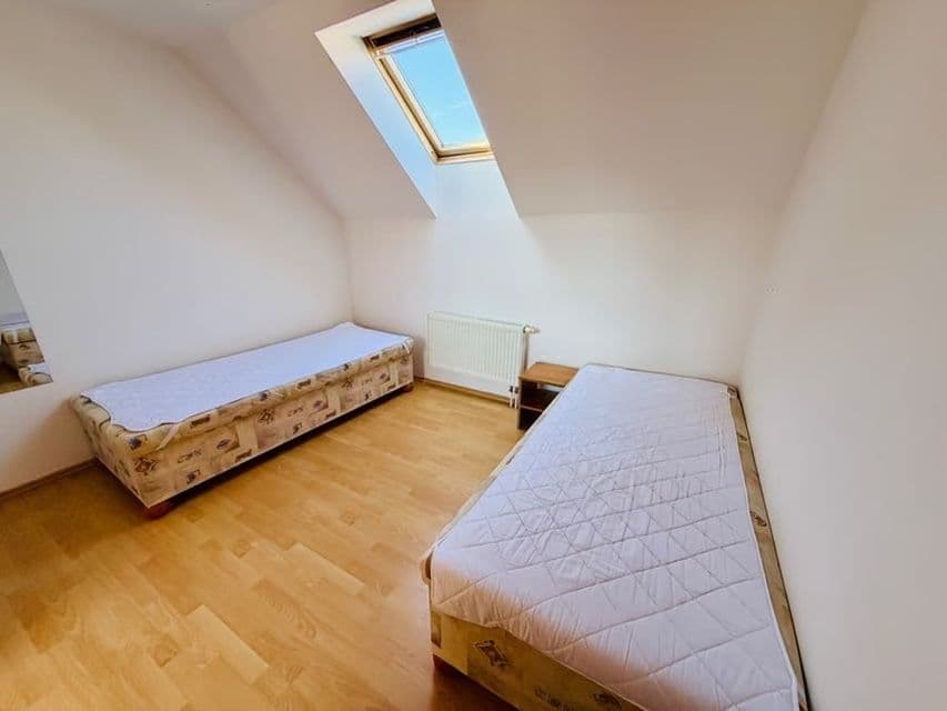 Pronájem bytu 4+1 152 m², Zlatá, Středočeský kraj Pronájem bytu 4+1 152 m², Zlatá, Středočeský kraj