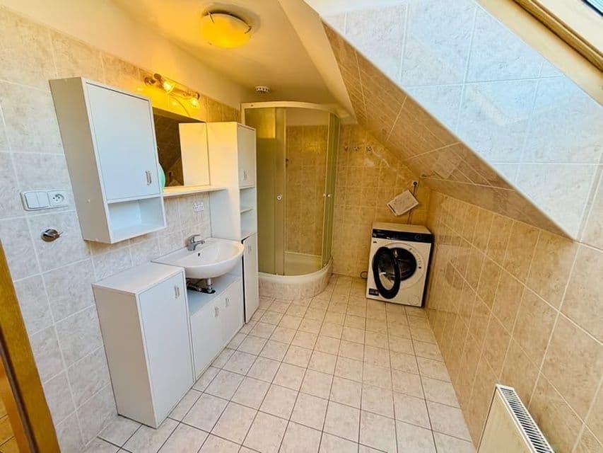 Pronájem bytu 4+1 152 m², Zlatá, Středočeský kraj Pronájem bytu 4+1 152 m², Zlatá, Středočeský kraj