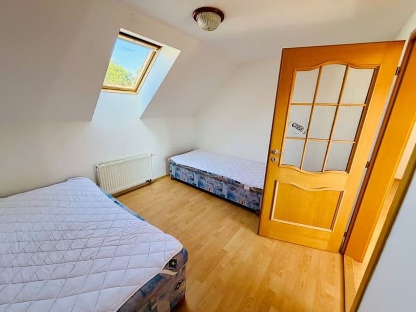 Pronájem bytu 4+1 152 m², Zlatá, Středočeský kraj Pronájem bytu 4+1 152 m², Zlatá, Středočeský kraj