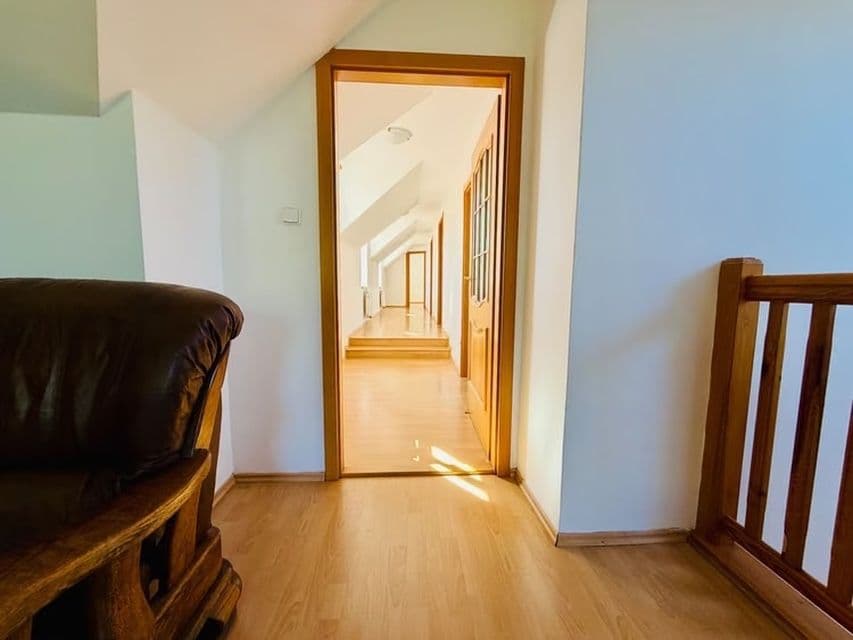 Pronájem bytu 4+1 152 m², Zlatá, Středočeský kraj Pronájem bytu 4+1 152 m², Zlatá, Středočeský kraj
