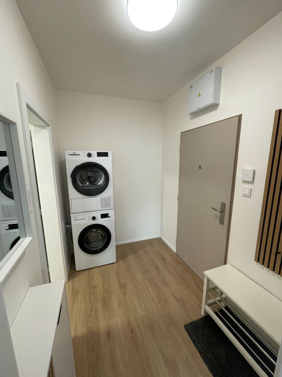 Pronájem bytu 1+kk 30 m², Nad Kolčavkou, Praha, Praha Pronájem bytu 1+kk 30 m², Nad Kolčavkou, Praha, Praha