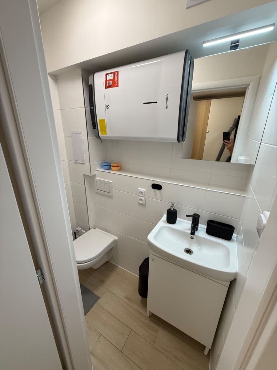 Pronájem bytu 1+kk 29 m², Děčínská, Praha, Praha Pronájem bytu 1+kk 29 m², Děčínská, Praha, Praha