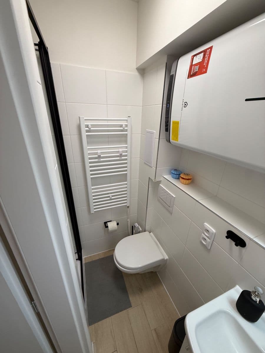Pronájem bytu 1+kk 29 m², Děčínská, Praha, Praha Pronájem bytu 1+kk 29 m², Děčínská, Praha, Praha