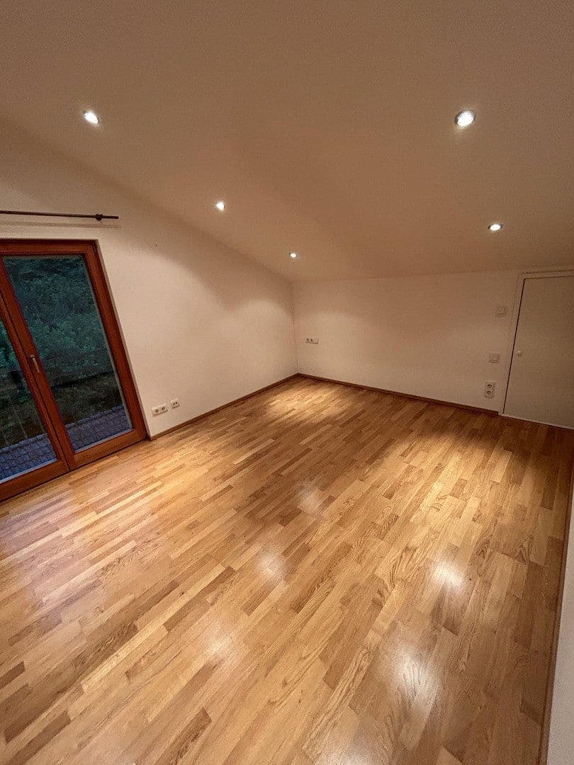 Pronájem bytu 2+1 76 m², Sailerbachstraße 20, Neubeuern, Bavorsko Pronájem bytu 2+1 76 m², Sailerbachstraße 20, Neubeuern, Bavorsko