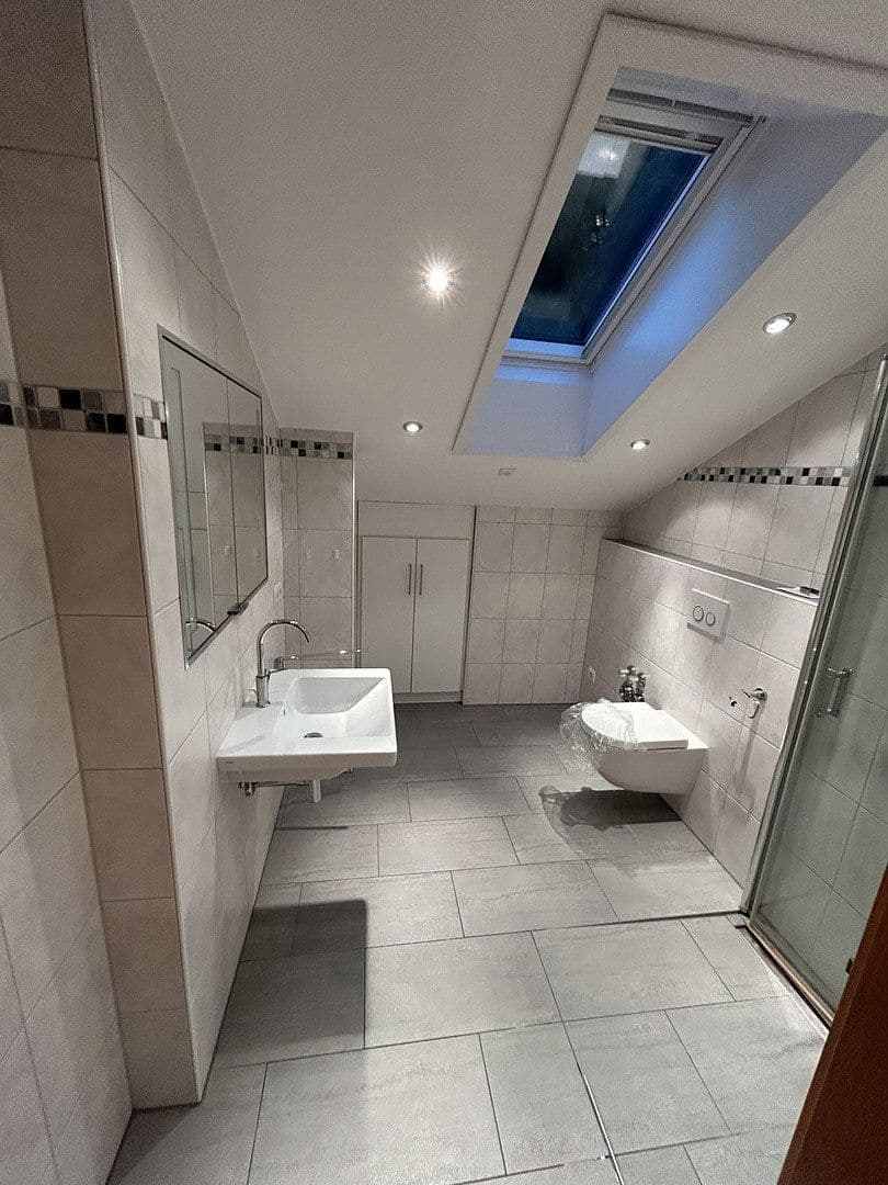Pronájem bytu 2+1 76 m², Sailerbachstraße 20, Neubeuern, Bavorsko Pronájem bytu 2+1 76 m², Sailerbachstraße 20, Neubeuern, Bavorsko