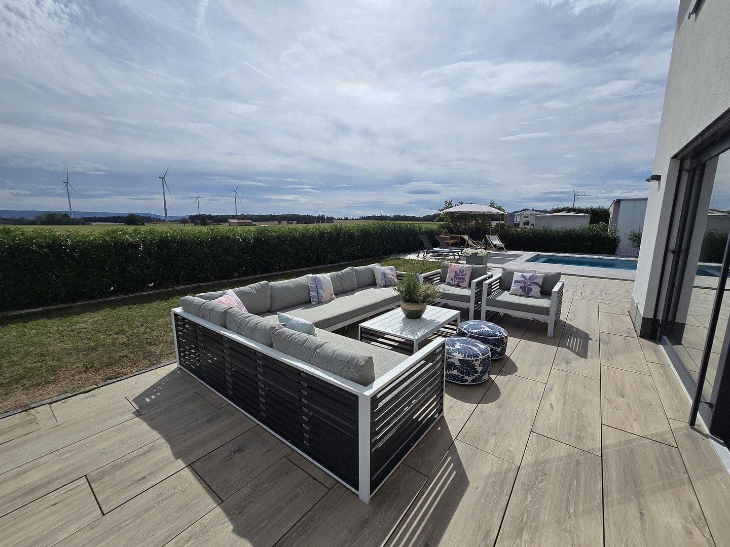 Prodej domu 191 m², pozemek 740 m², Eschach, Bádensko-Württembersko Prodej domu 191 m², pozemek 740 m², Eschach, Bádensko-Württembersko