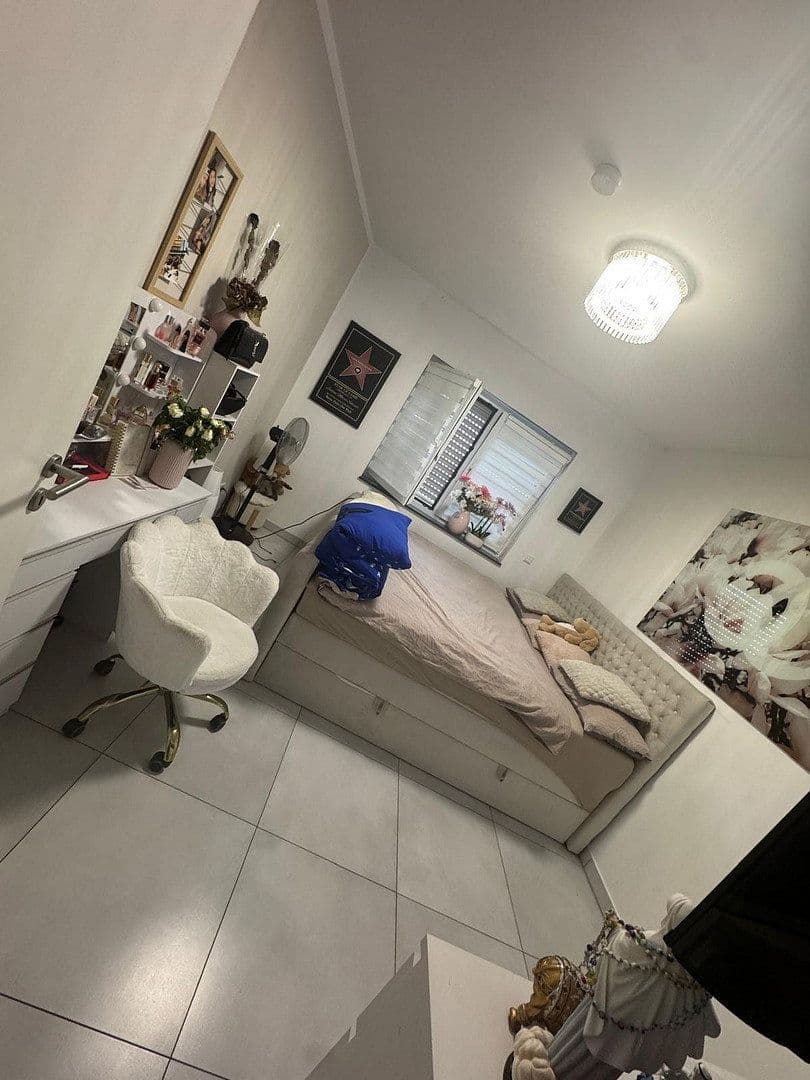 Pronájem bytu 7+1 164 m², Bantzerweg 4 A, Gießen, Hessen Pronájem bytu 7+1 164 m², Bantzerweg 4 A, Gießen, Hessen