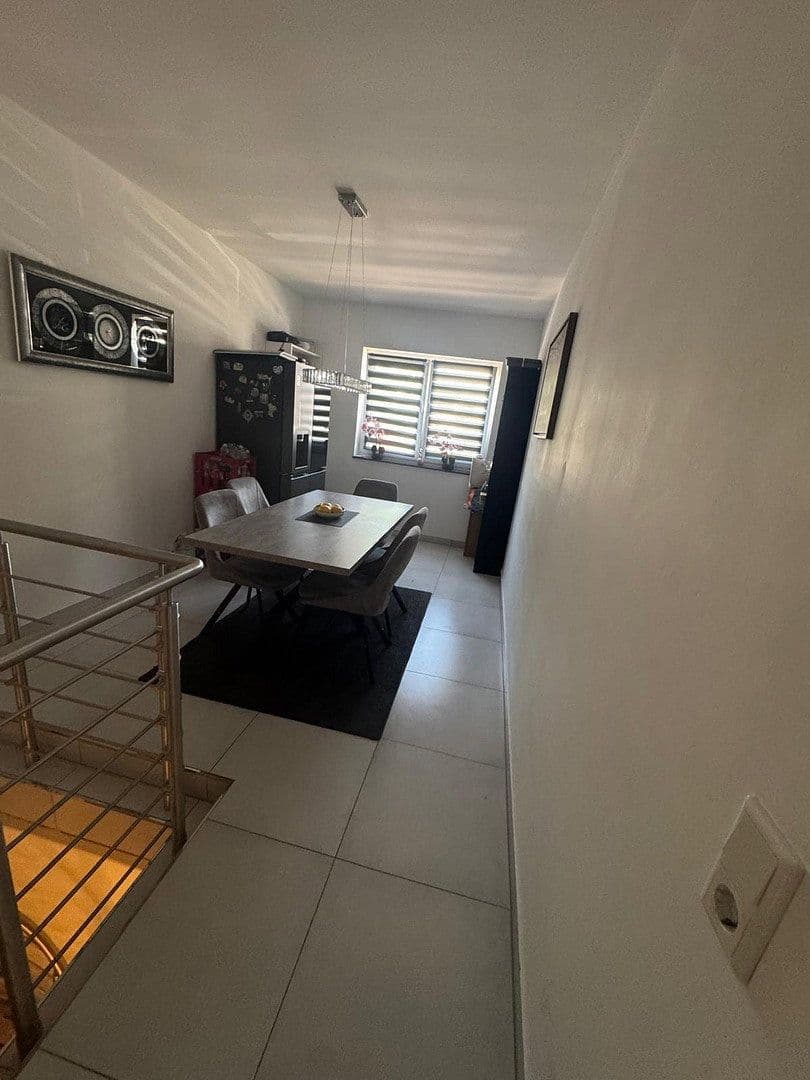 Pronájem bytu 7+1 164 m², Bantzerweg 4 A, Gießen, Hessen Pronájem bytu 7+1 164 m², Bantzerweg 4 A, Gießen, Hessen