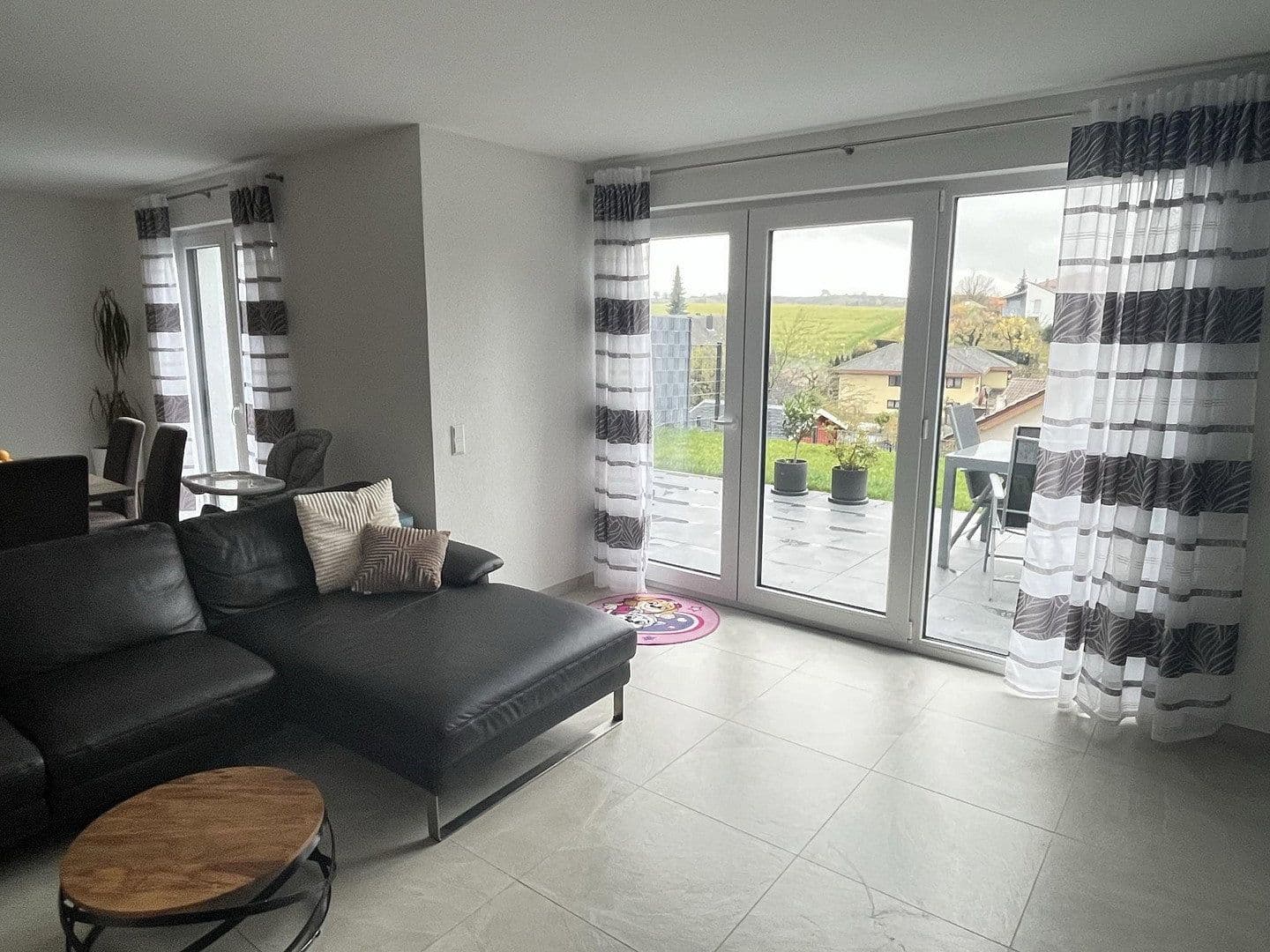 Pronájem bytu 4+1 117 m², Amselrain 34, Oberderdingen, Bádensko-Württembersko Pronájem bytu 4+1 117 m², Amselrain 34, Oberderdingen, Bádensko-Württembersko