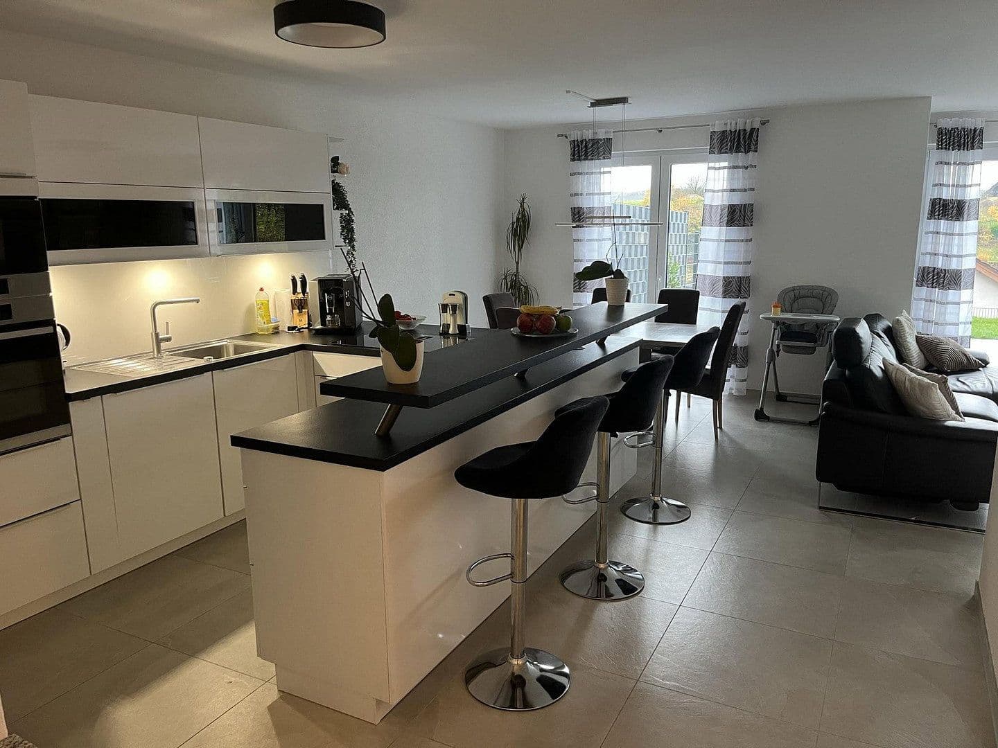 Pronájem bytu 4+1 117 m², Amselrain 34, Oberderdingen, Bádensko-Württembersko Pronájem bytu 4+1 117 m², Amselrain 34, Oberderdingen, Bádensko-Württembersko
