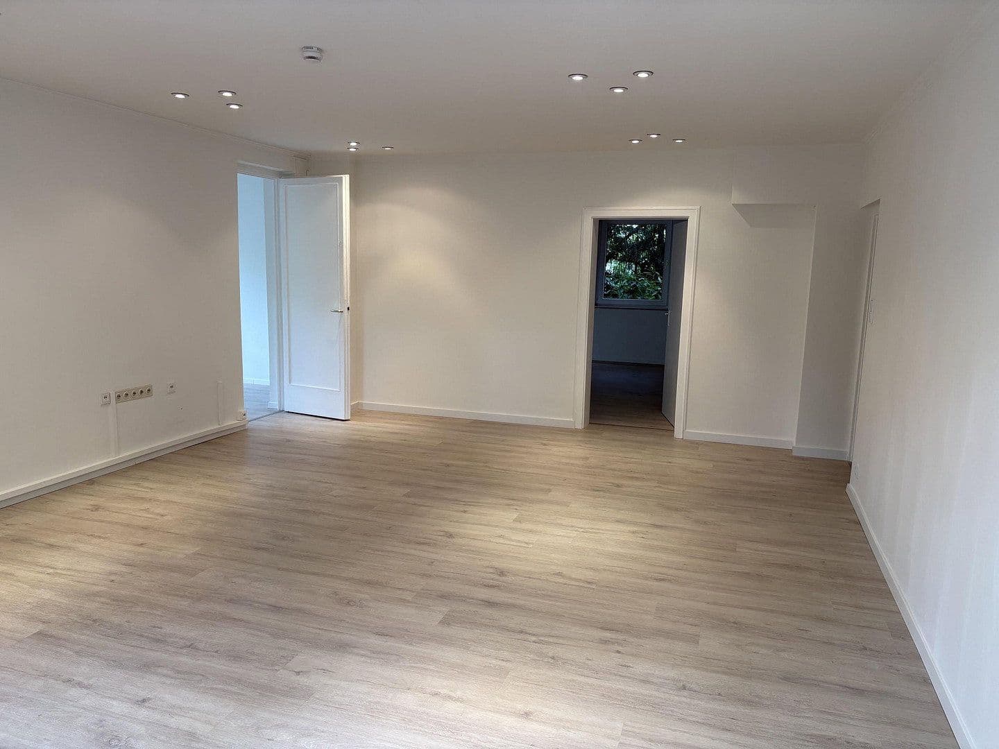 Pronájem bytu 4+1 128 m², Wiesbaden, Hessen Pronájem bytu 4+1 128 m², Wiesbaden, Hessen
