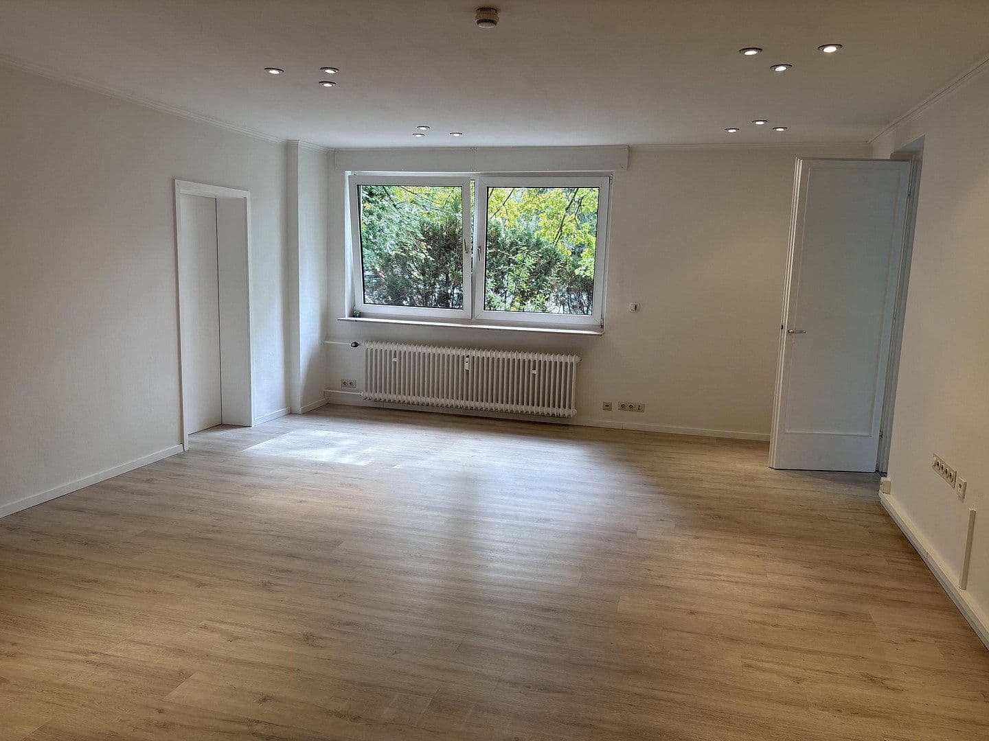 Pronájem bytu 4+1 128 m², Wiesbaden, Hessen Pronájem bytu 4+1 128 m², Wiesbaden, Hessen