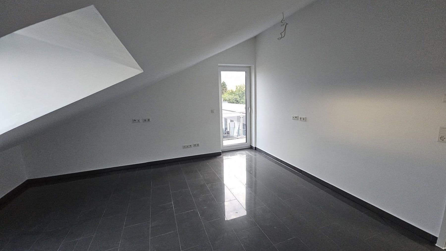 Pronájem bytu 3+1 80 m², Bad Vilbel, Hessen Pronájem bytu 3+1 80 m², Bad Vilbel, Hessen