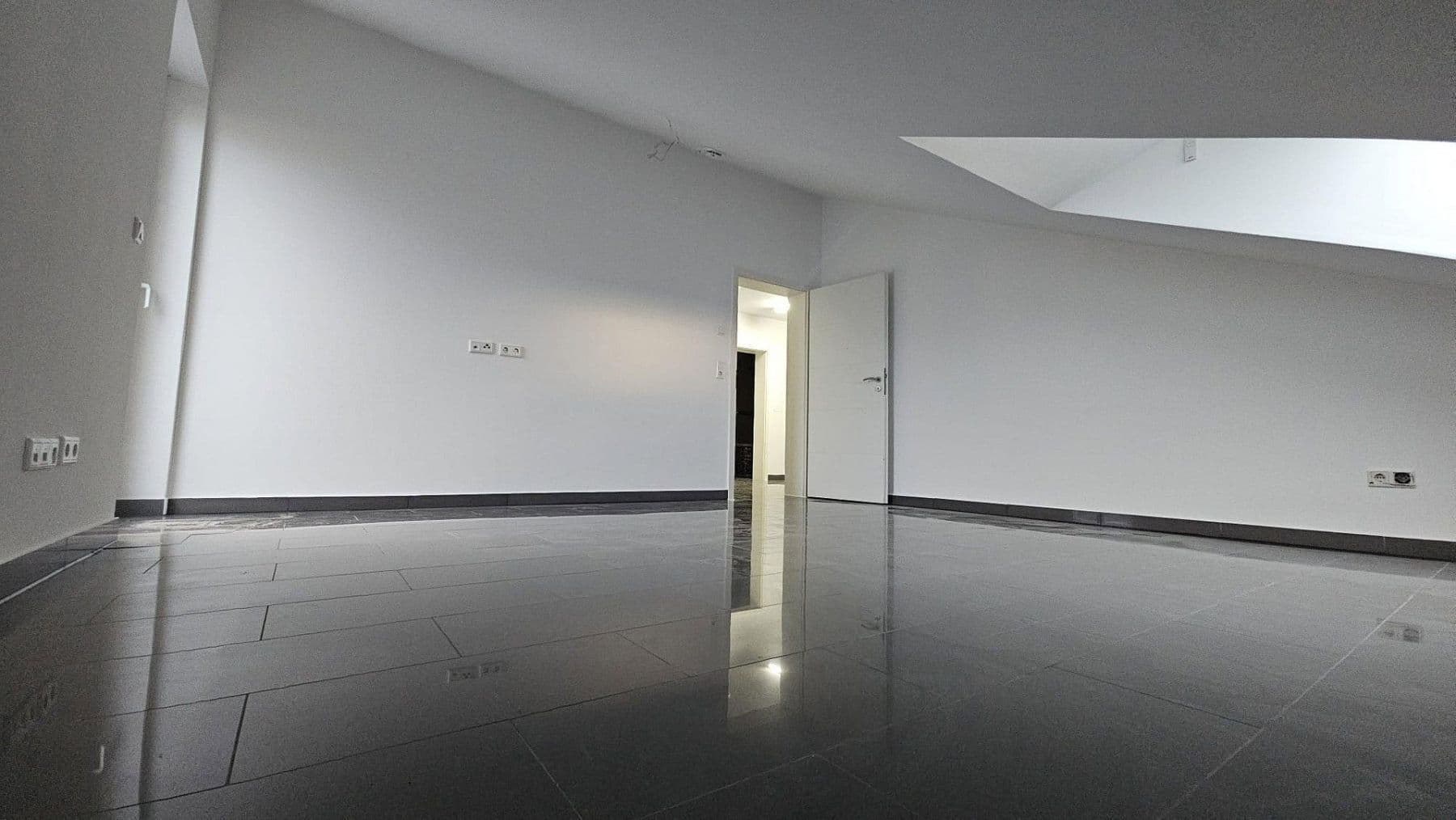 Pronájem bytu 3+1 80 m², Bad Vilbel, Hessen Pronájem bytu 3+1 80 m², Bad Vilbel, Hessen