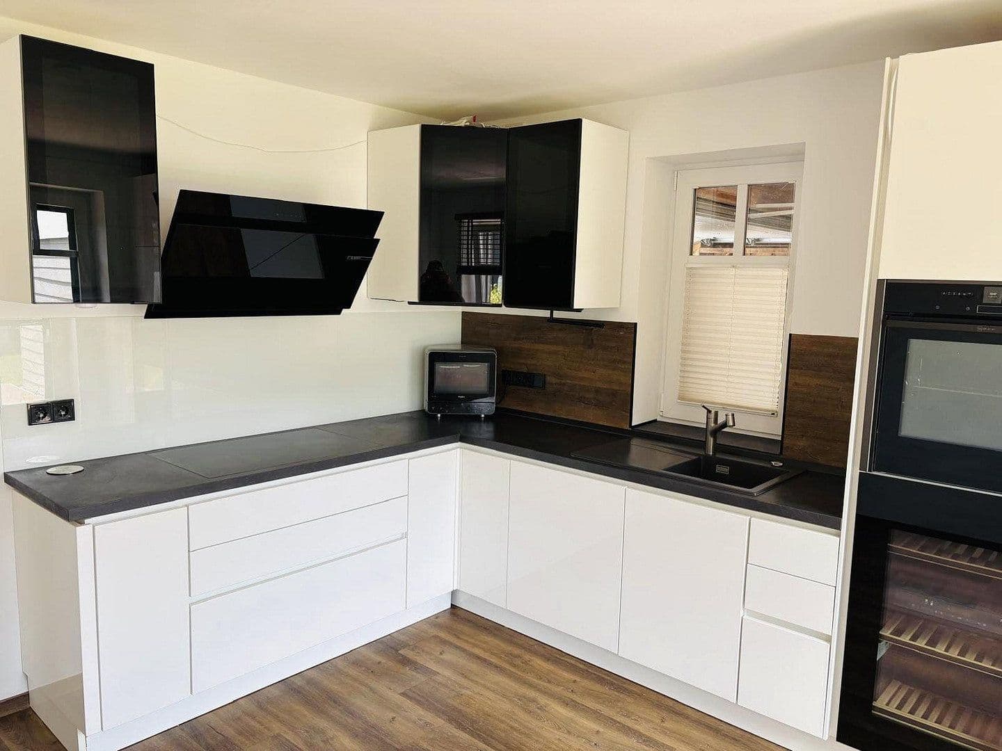 Prodej domu 161 m², pozemek 786 m², Dorfstraße 16 A, Fahrdorf, Šlesvicko-Holštýnsko Prodej domu 161 m², pozemek 786 m², Dorfstraße 16 A, Fahrdorf, Šlesvicko-Holštýnsko