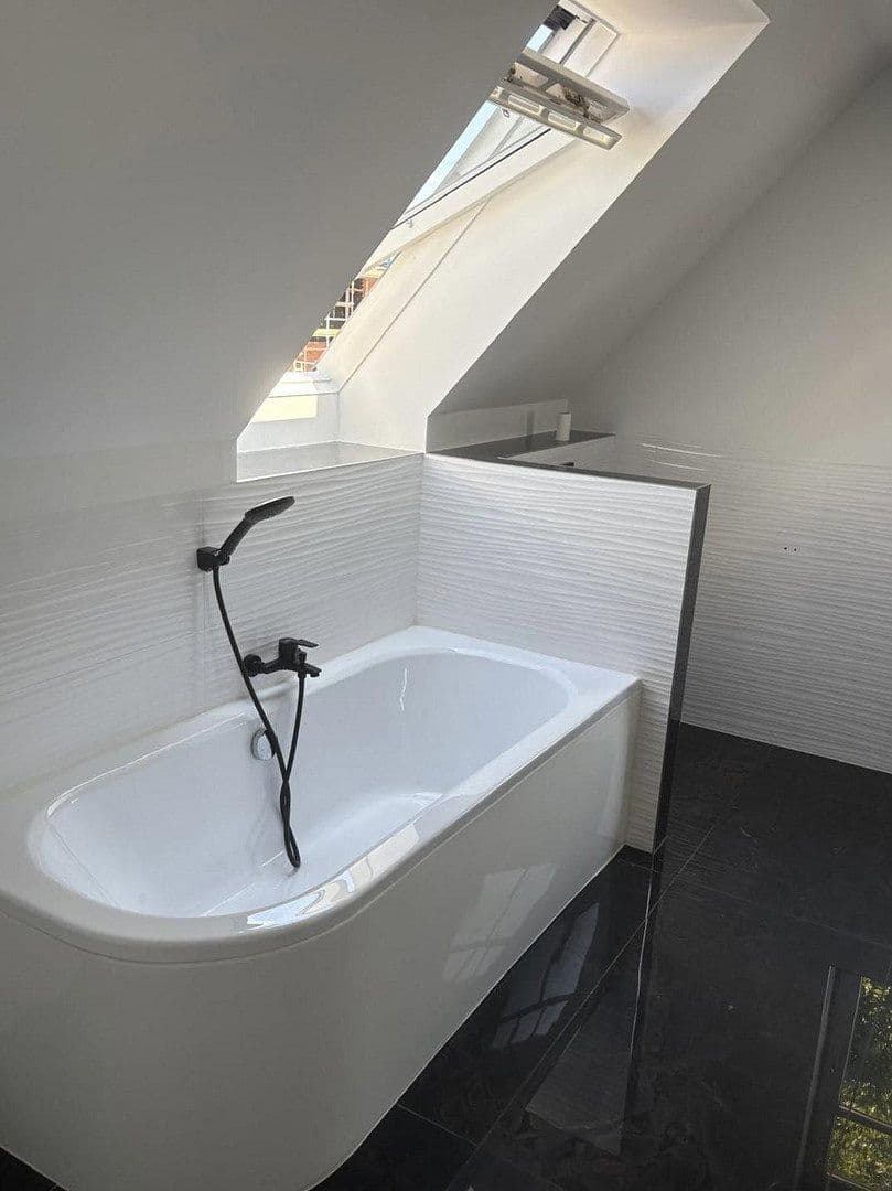 Prodej domu 161 m², pozemek 786 m², Dorfstraße 16 A, Fahrdorf, Šlesvicko-Holštýnsko Prodej domu 161 m², pozemek 786 m², Dorfstraße 16 A, Fahrdorf, Šlesvicko-Holštýnsko