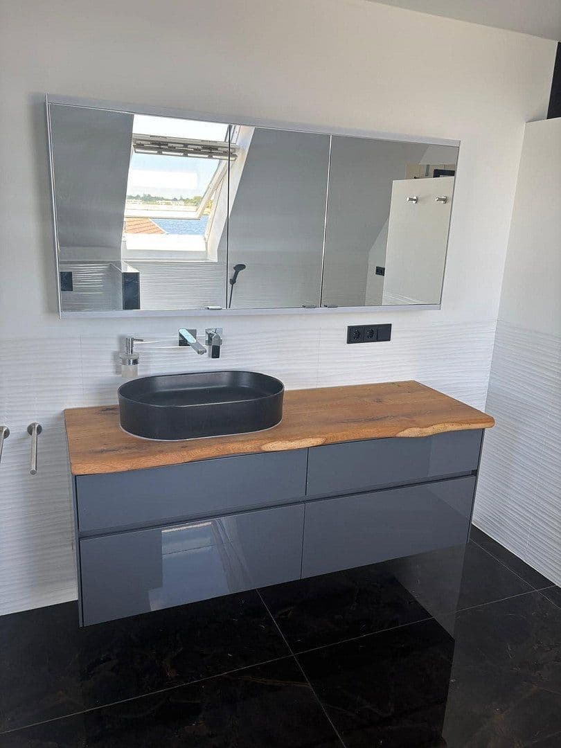 Prodej domu 161 m², pozemek 786 m², Dorfstraße 16 A, Fahrdorf, Šlesvicko-Holštýnsko Prodej domu 161 m², pozemek 786 m², Dorfstraße 16 A, Fahrdorf, Šlesvicko-Holštýnsko