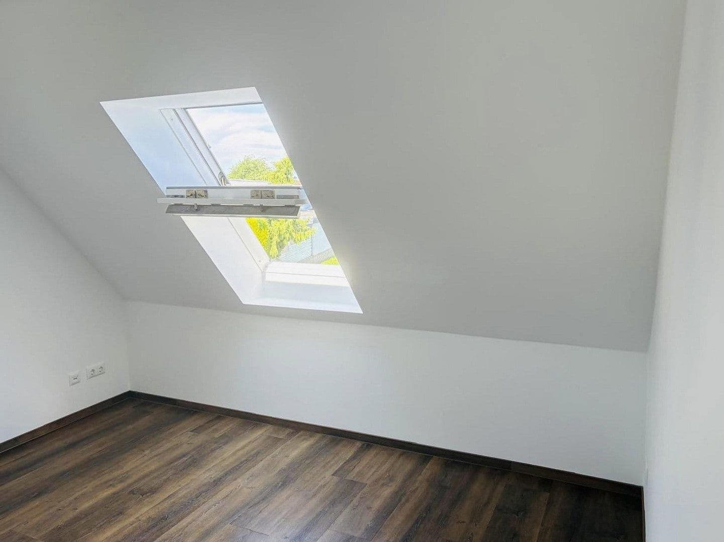 Prodej domu 161 m², pozemek 786 m², Dorfstraße 16 A, Fahrdorf, Šlesvicko-Holštýnsko Prodej domu 161 m², pozemek 786 m², Dorfstraße 16 A, Fahrdorf, Šlesvicko-Holštýnsko