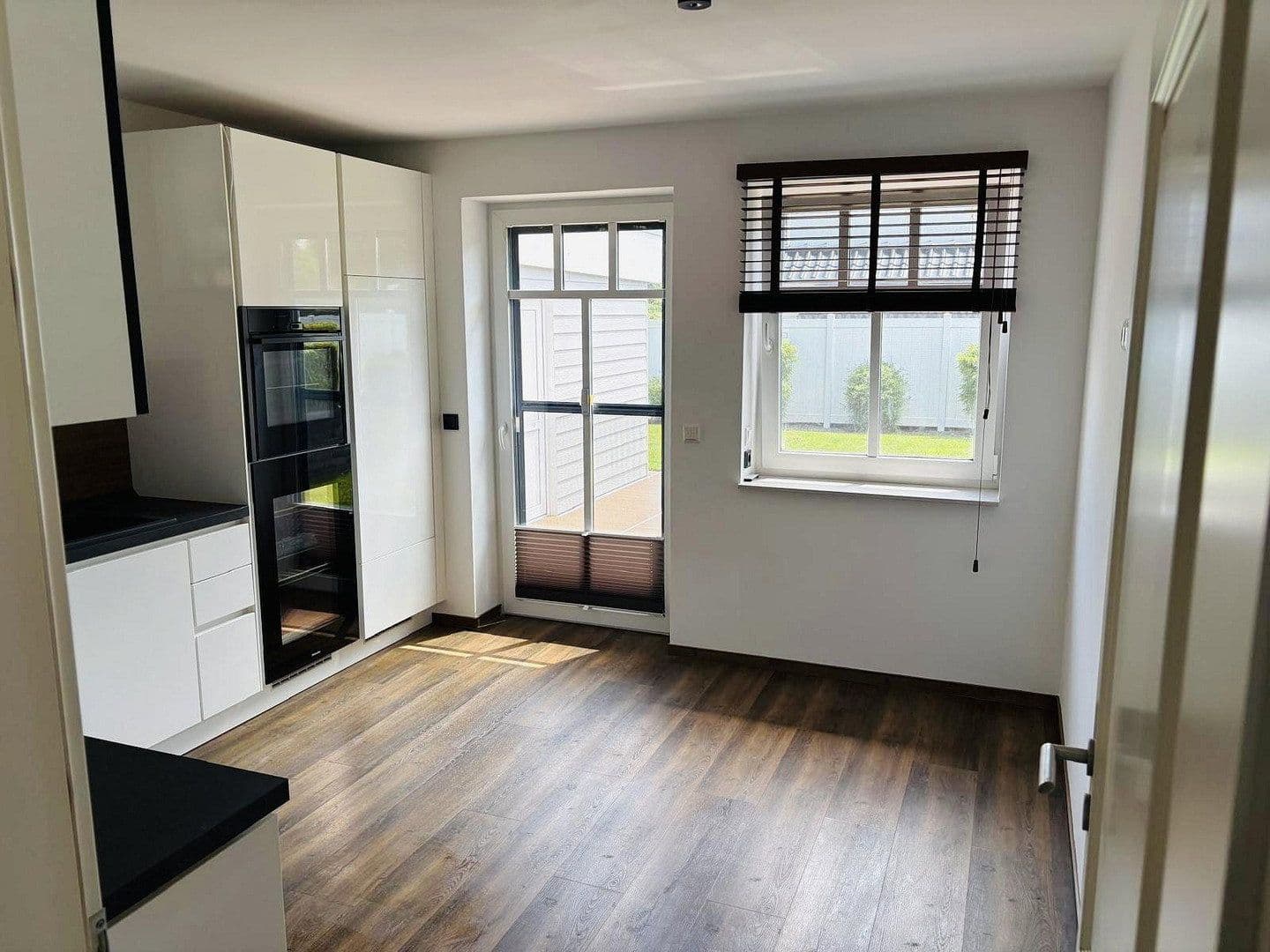 Prodej domu 161 m², pozemek 786 m², Dorfstraße 16 A, Fahrdorf, Šlesvicko-Holštýnsko Prodej domu 161 m², pozemek 786 m², Dorfstraße 16 A, Fahrdorf, Šlesvicko-Holštýnsko