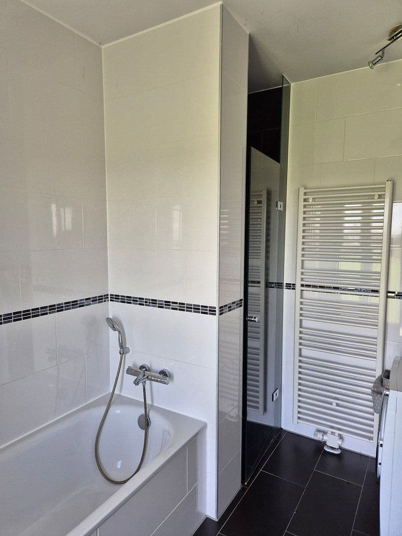 Pronájem bytu 4+1 128 m², Pfarrer-Mühlhauser-Str. 13, Karlsfeld, Bavorsko Pronájem bytu 4+1 128 m², Pfarrer-Mühlhauser-Str. 13, Karlsfeld, Bavorsko