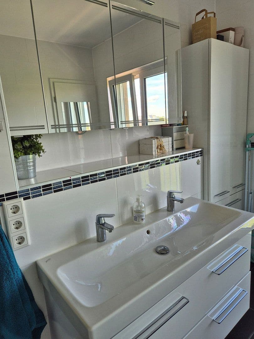 Pronájem bytu 4+1 128 m², Pfarrer-Mühlhauser-Str. 13, Karlsfeld, Bavorsko Pronájem bytu 4+1 128 m², Pfarrer-Mühlhauser-Str. 13, Karlsfeld, Bavorsko