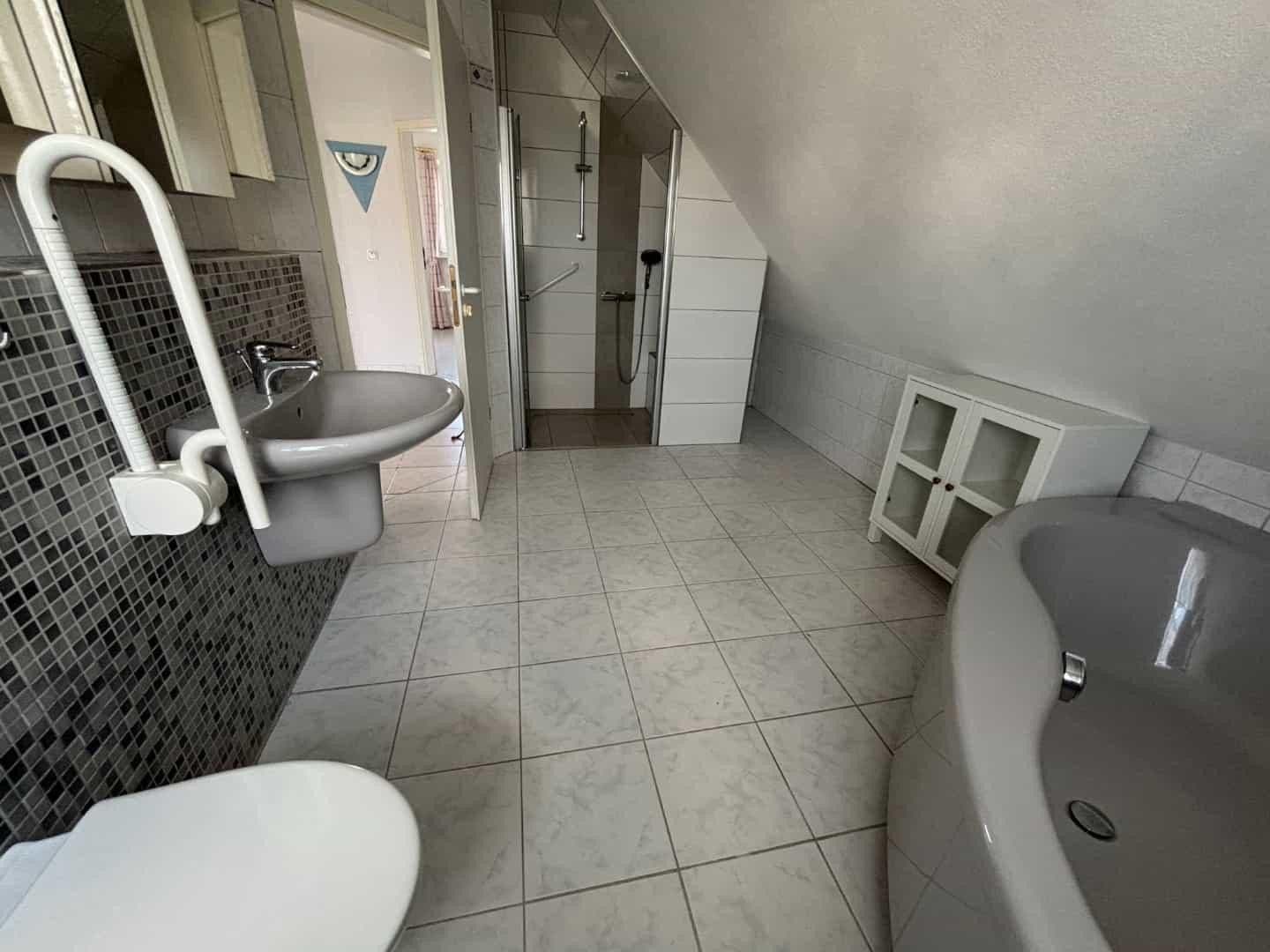 Prodej domu 137 m², pozemek 877 m², Auf dem Knorren 11, Amöneburg, Hessen Prodej domu 137 m², pozemek 877 m², Auf dem Knorren 11, Amöneburg, Hessen
