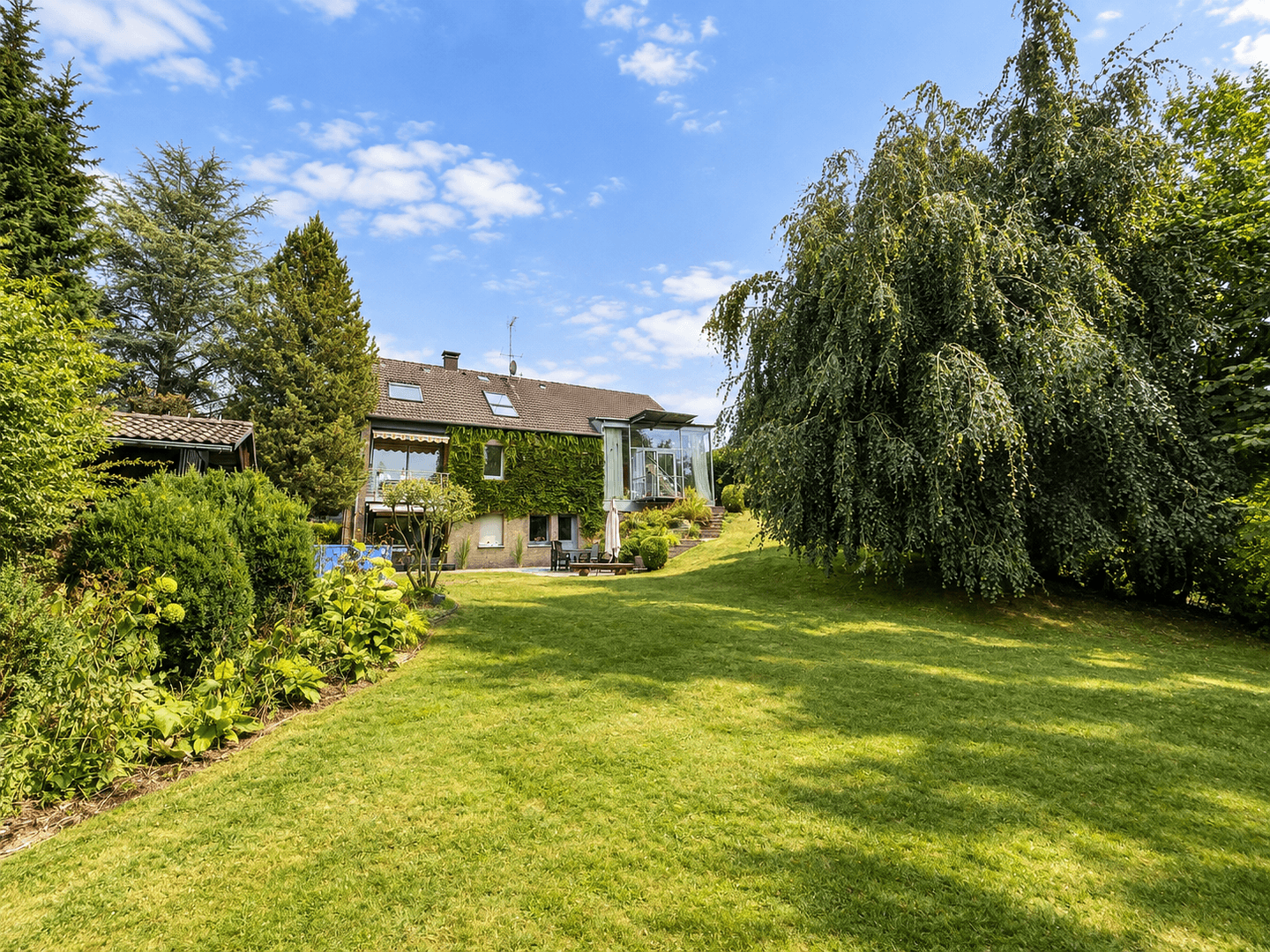 Prodej domu 260 m², pozemek 2.050 m², Kierspe, Severní Porýní-Vestfálsko Prodej domu 260 m², pozemek 2.050 m², Kierspe, Severní Porýní-Vestfálsko