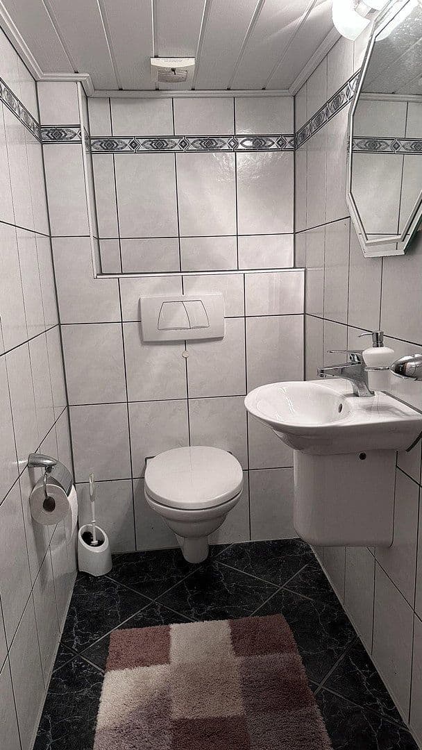 Prodej domu 169 m², pozemek 3.183 m², Karstraße 17a, Nettetal, Severní Porýní-Vestfálsko Prodej domu 169 m², pozemek 3.183 m², Karstraße 17a, Nettetal, Severní Porýní-Vestfálsko