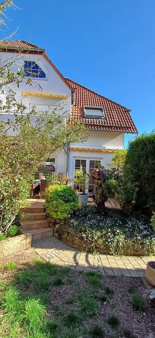 Prodej domu 200 m², pozemek 274 m², Geisenheim, Hessen Prodej domu 200 m², pozemek 274 m², Geisenheim, Hessen