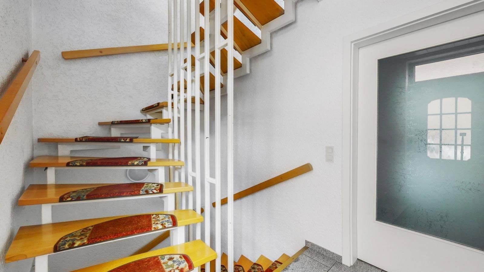 Prodej domu 244 m², pozemek 723 m², Kaiserslautern, Porýní-Falc Prodej domu 244 m², pozemek 723 m², Kaiserslautern, Porýní-Falc