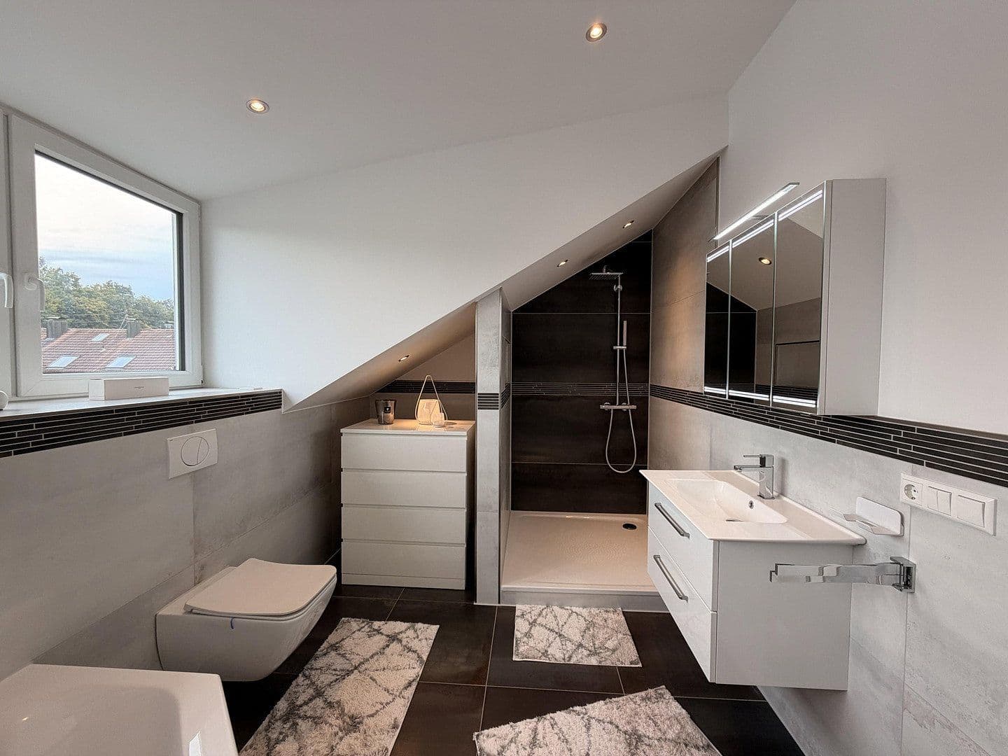 Prodej domu 225 m², pozemek 350 m², Aystetten, Bavorsko Prodej domu 225 m², pozemek 350 m², Aystetten, Bavorsko