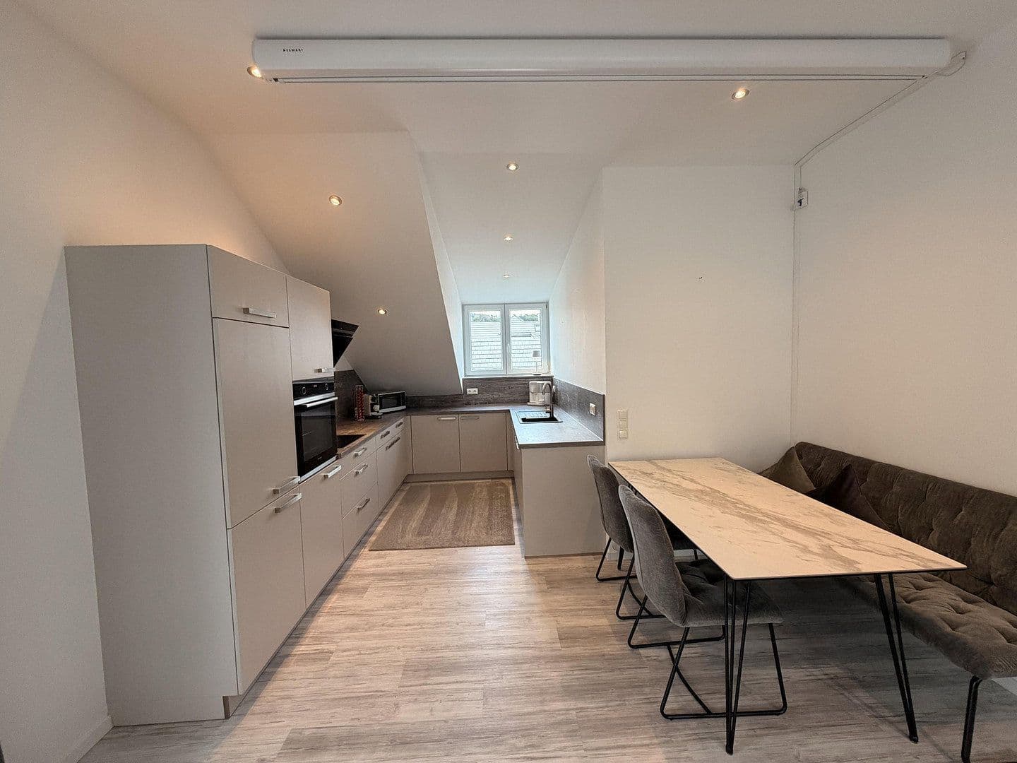 Prodej domu 225 m², pozemek 350 m², Aystetten, Bavorsko Prodej domu 225 m², pozemek 350 m², Aystetten, Bavorsko
