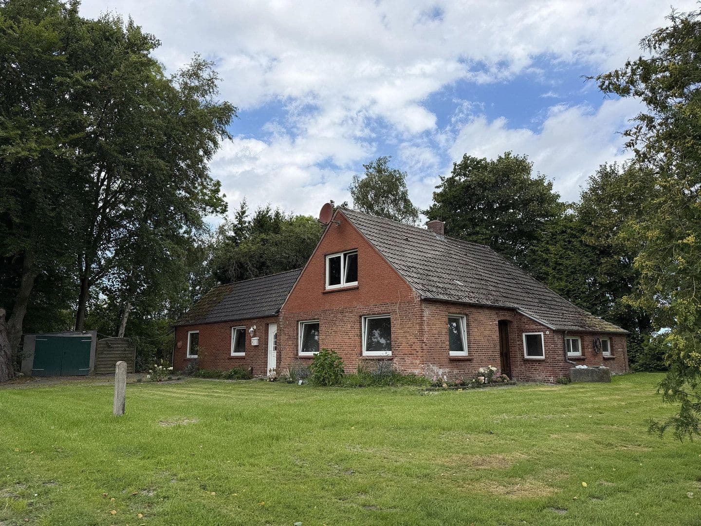 Prodej domu 70 m², pozemek 6.329 m², Bummert Trift 8, Hage, Dolní Sasko Prodej domu 70 m², pozemek 6.329 m², Bummert Trift 8, Hage, Dolní Sasko