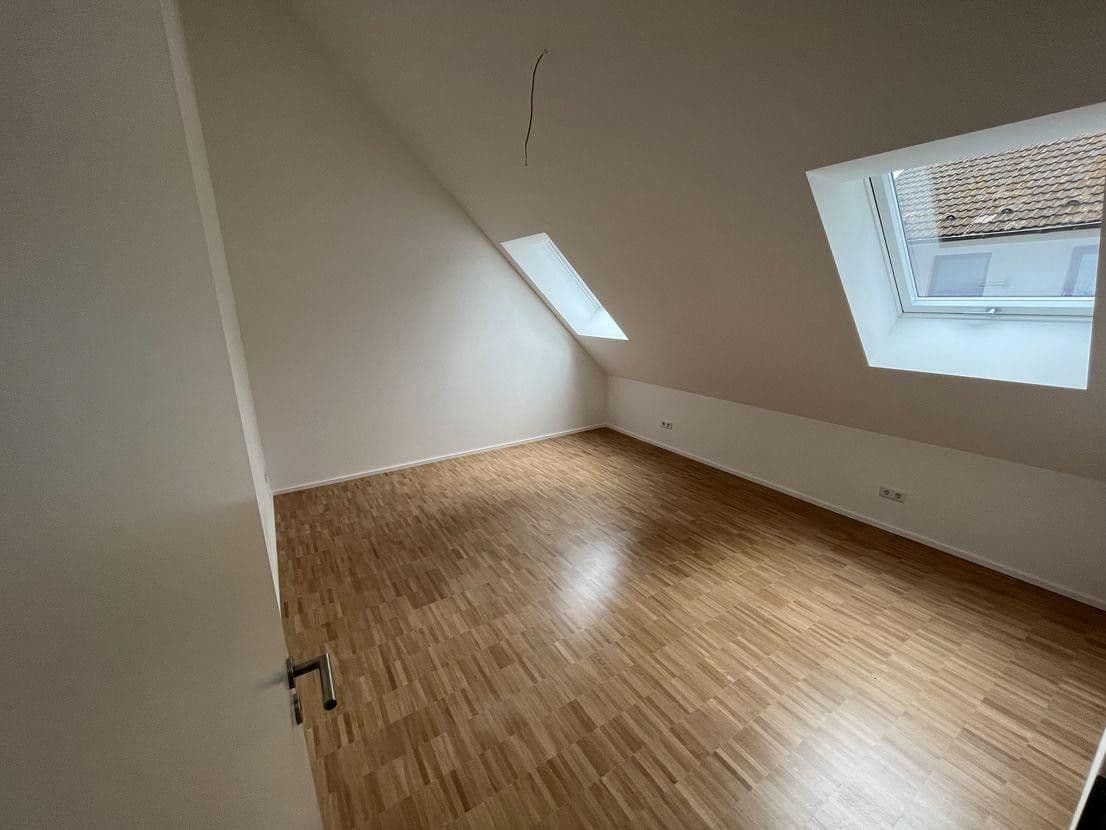 Pronájem bytu 5+1 150 m², Wielandstr.5b, Zirndorf, Bavorsko Pronájem bytu 5+1 150 m², Wielandstr.5b, Zirndorf, Bavorsko