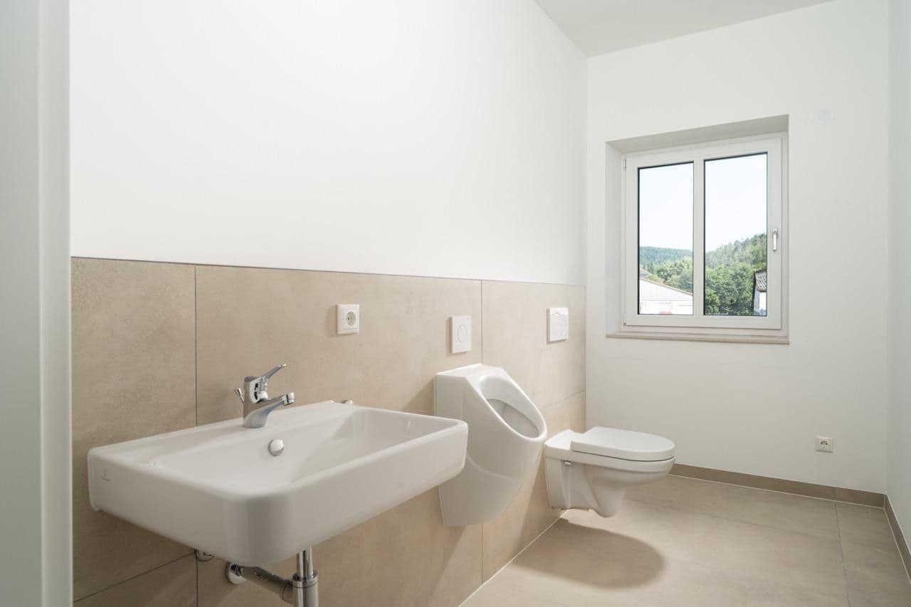 Pronájem kanceláře 135 m², Dinauer Straße 1, Kallmünz, Bavorsko Pronájem kanceláře 135 m², Dinauer Straße 1, Kallmünz, Bavorsko