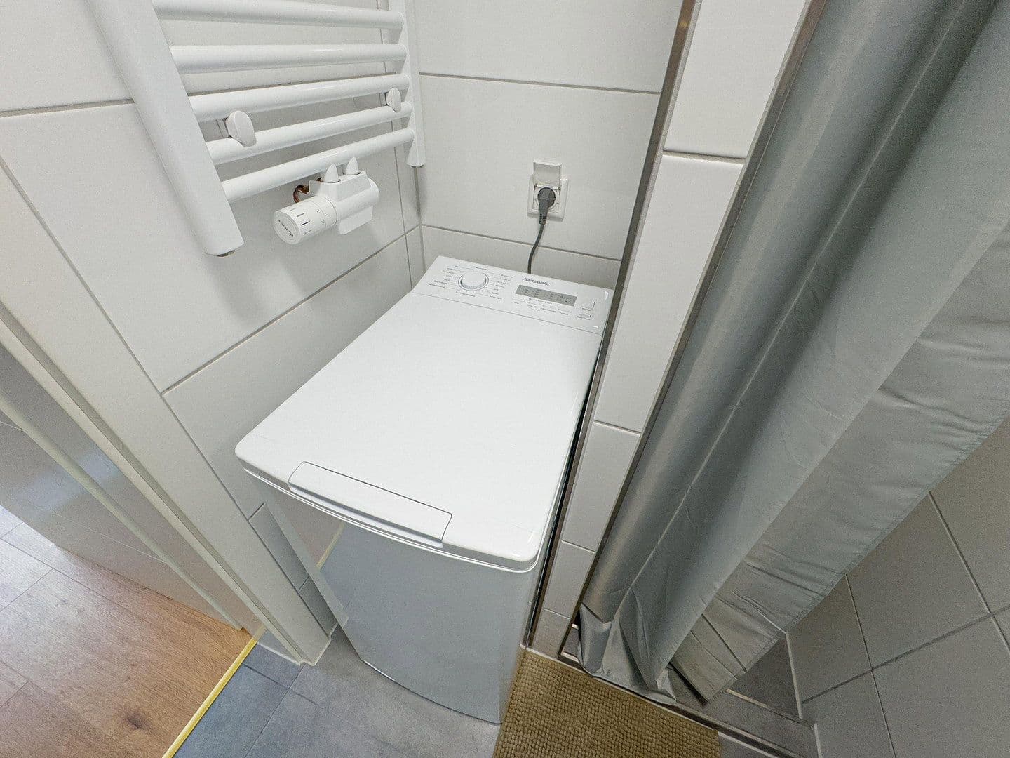 Prodej domu 88 m², pozemek 240 m², Grambker Heerstraße 118A, Bremen, Bremen Prodej domu 88 m², pozemek 240 m², Grambker Heerstraße 118A, Bremen, Bremen