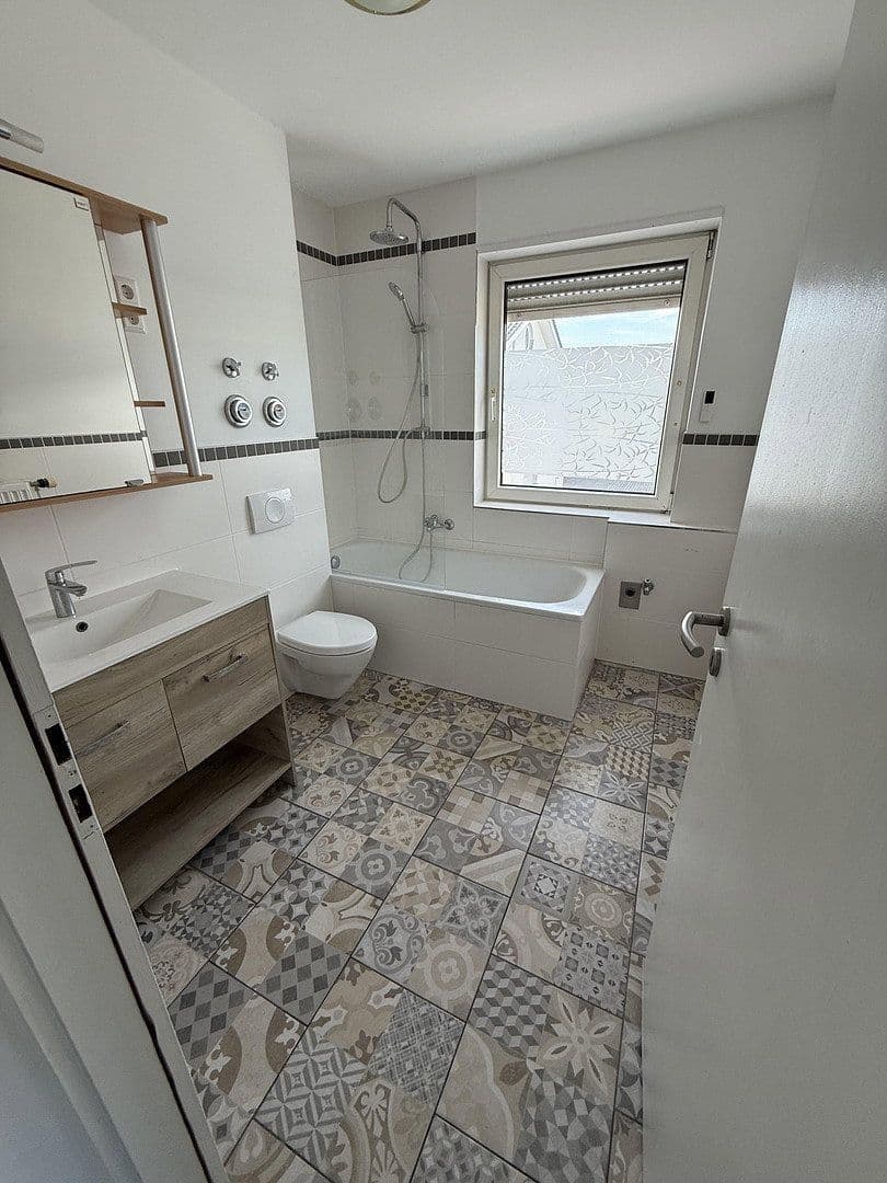 Pronájem bytu 3+1 76 m², Berliner Ring 119, Bensheim, Hessen Pronájem bytu 3+1 76 m², Berliner Ring 119, Bensheim, Hessen