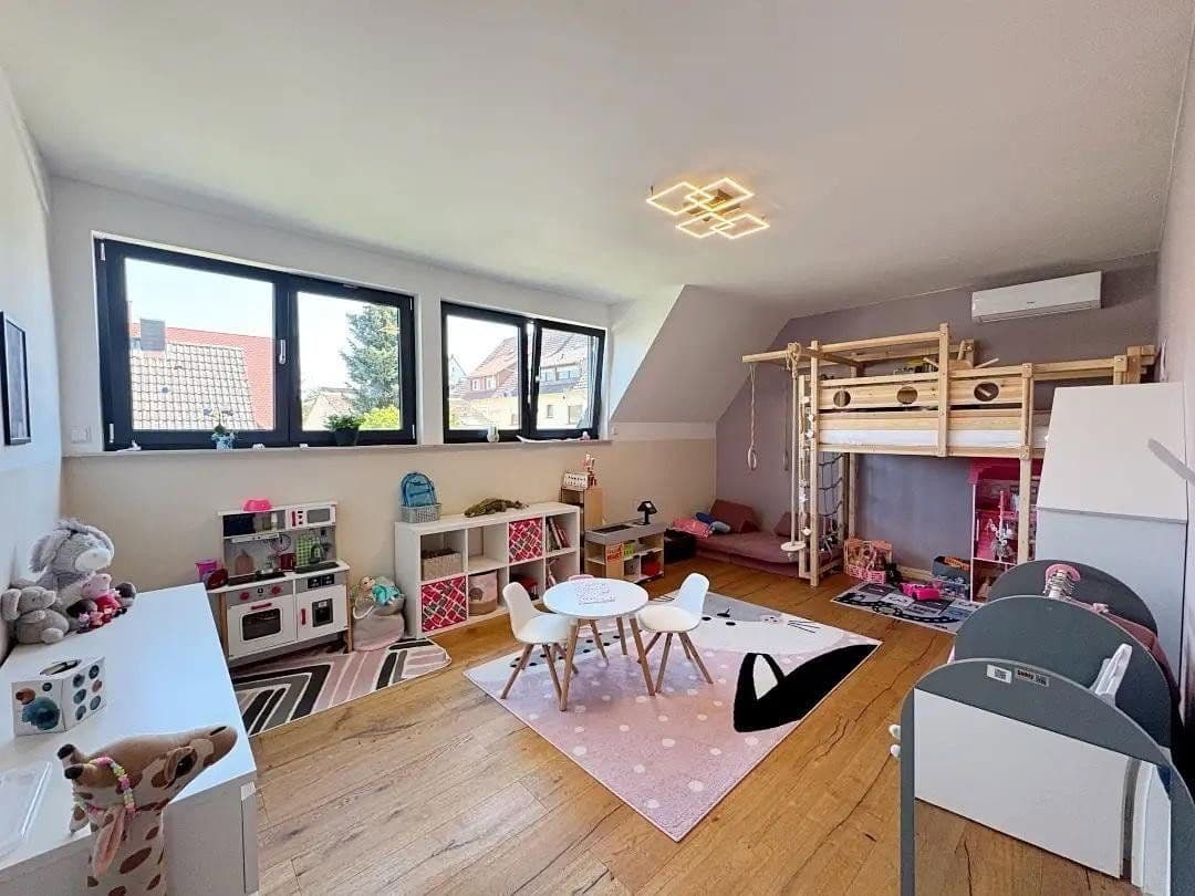 Prodej domu 460 m², pozemek 447 m², Karlsruhe, Bádensko-Württembersko Prodej domu 460 m², pozemek 447 m², Karlsruhe, Bádensko-Württembersko