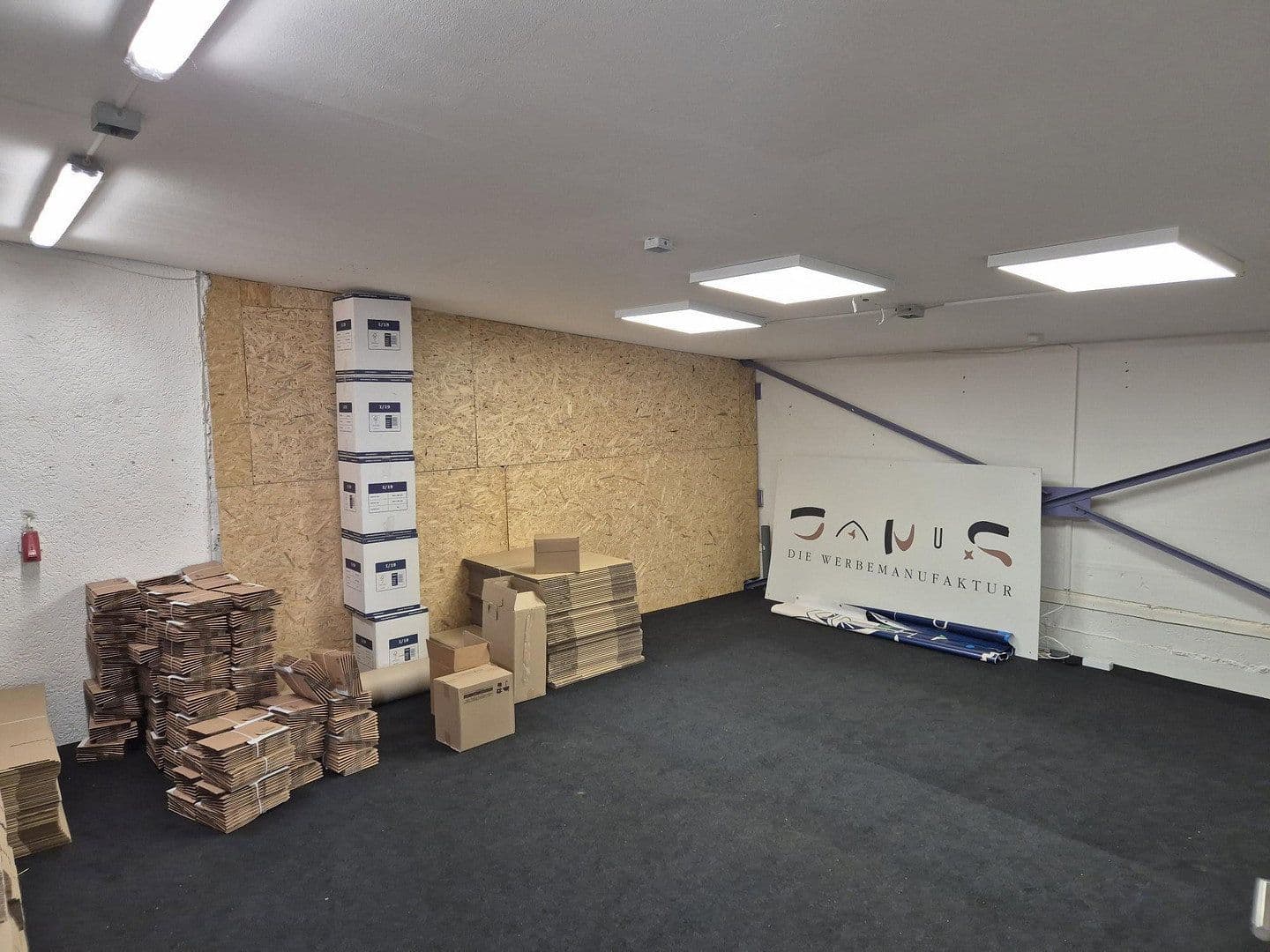 Pronájem nebytového prostoru 1.561 m², Rudolf Diesel Str.5, Schwetzingen, Bádensko-Württembersko Pronájem nebytového prostoru 1.561 m², Rudolf Diesel Str.5, Schwetzingen, Bádensko-Württembersko