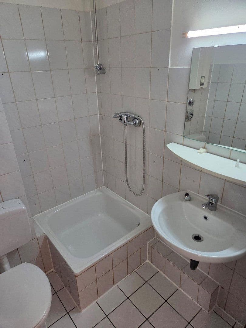 Pronájem bytu 1+1 24 m², Further Str. 115a, Düsseldorf, Severní Porýní-Vestfálsko Pronájem bytu 1+1 24 m², Further Str. 115a, Düsseldorf, Severní Porýní-Vestfálsko